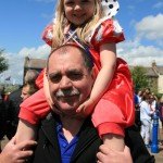 girl on shoulders