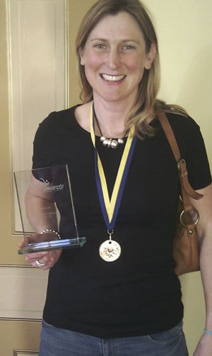 Tamsin Green with award