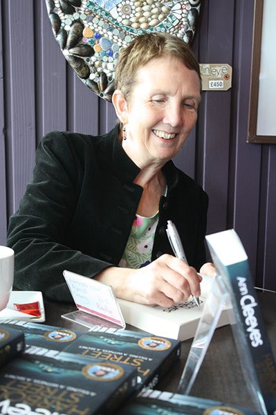 Ann-Cleeves-booksigning-at-Spurreli BR