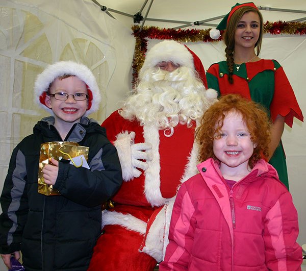 children-with-Santa-and-elf-AW