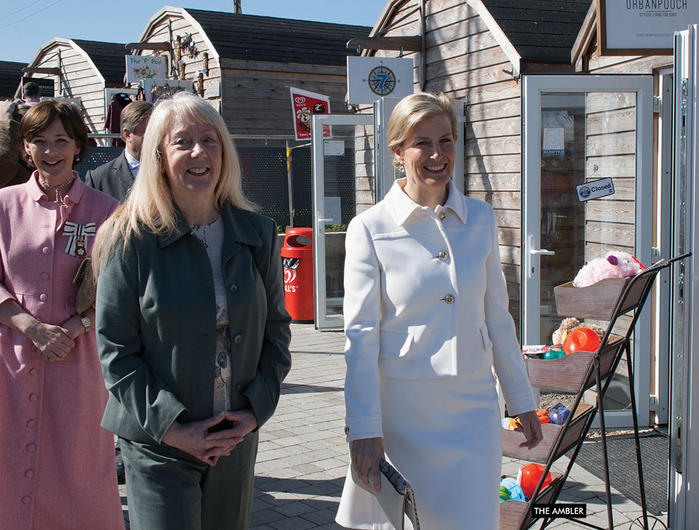 Duchess-Julia-and-Countess-in-Harbour-Village-AW