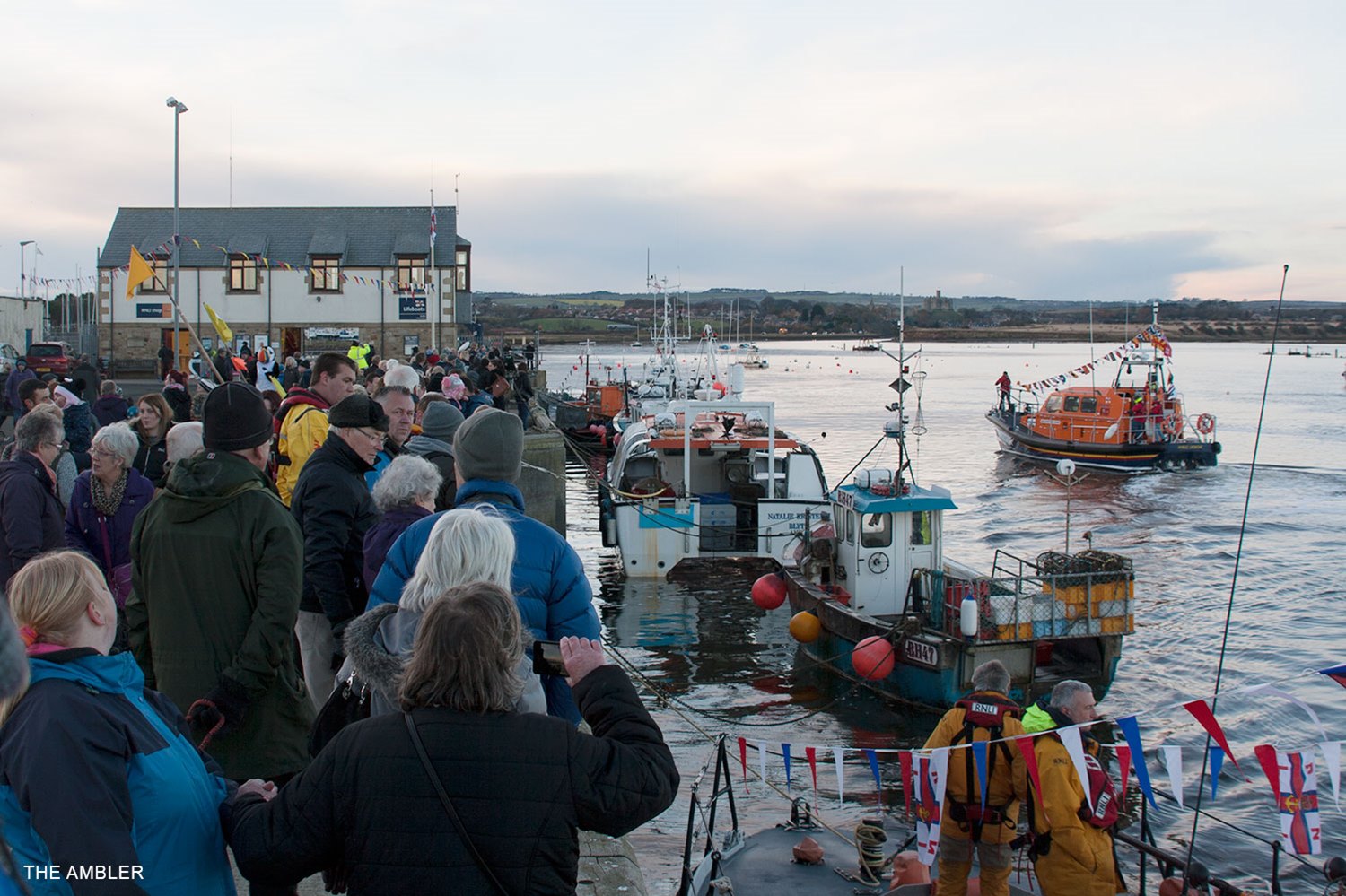 Crowds-watching-new-lifeboat-arrive