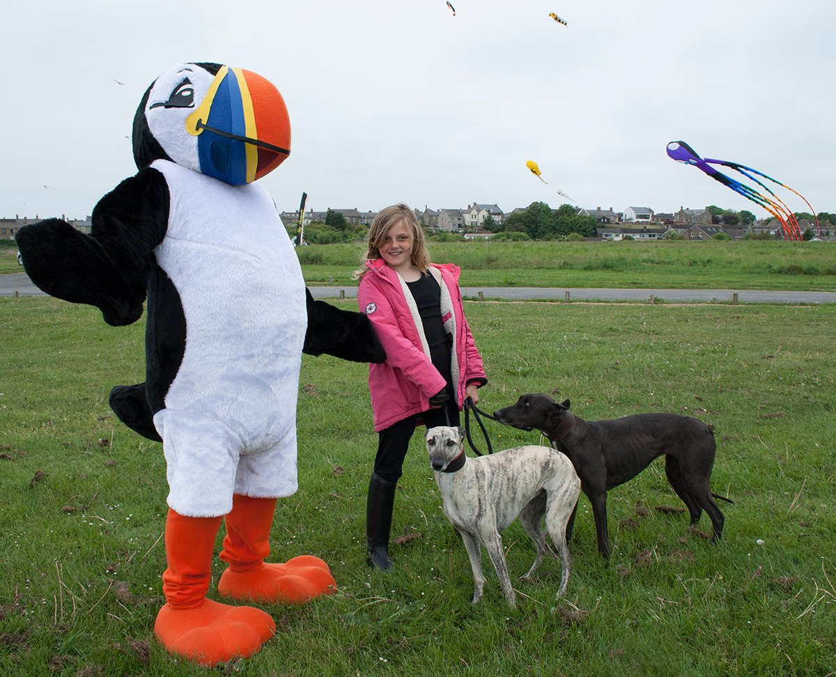 Tommy-Sophie-dogs-and-kites-AW